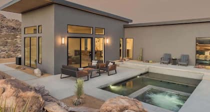 Skyfall • Luxury Pool Villa, 5 Minutes to JT Park