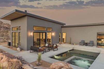 Skyfall • Luxury Pool Villa, 5 Minutes to JT Park