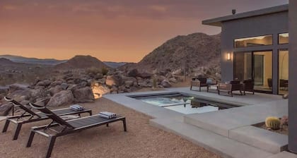 Skyfall • Luxury Pool Villa, 5 Minutes to JT Park