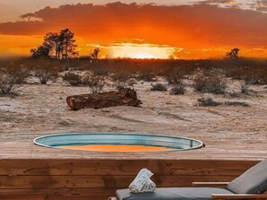 Outdoor spa tub - Starlight Sanctuary • Romantic Stargazing Escape (Joshua Tree)