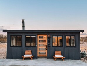 Exterior - Romantic Stargazing Escape · Starlight Sanctuary (Joshua Tree)