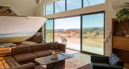 15 Acres, Hot Tub, Tikiboat Bar · Shores of Saturn