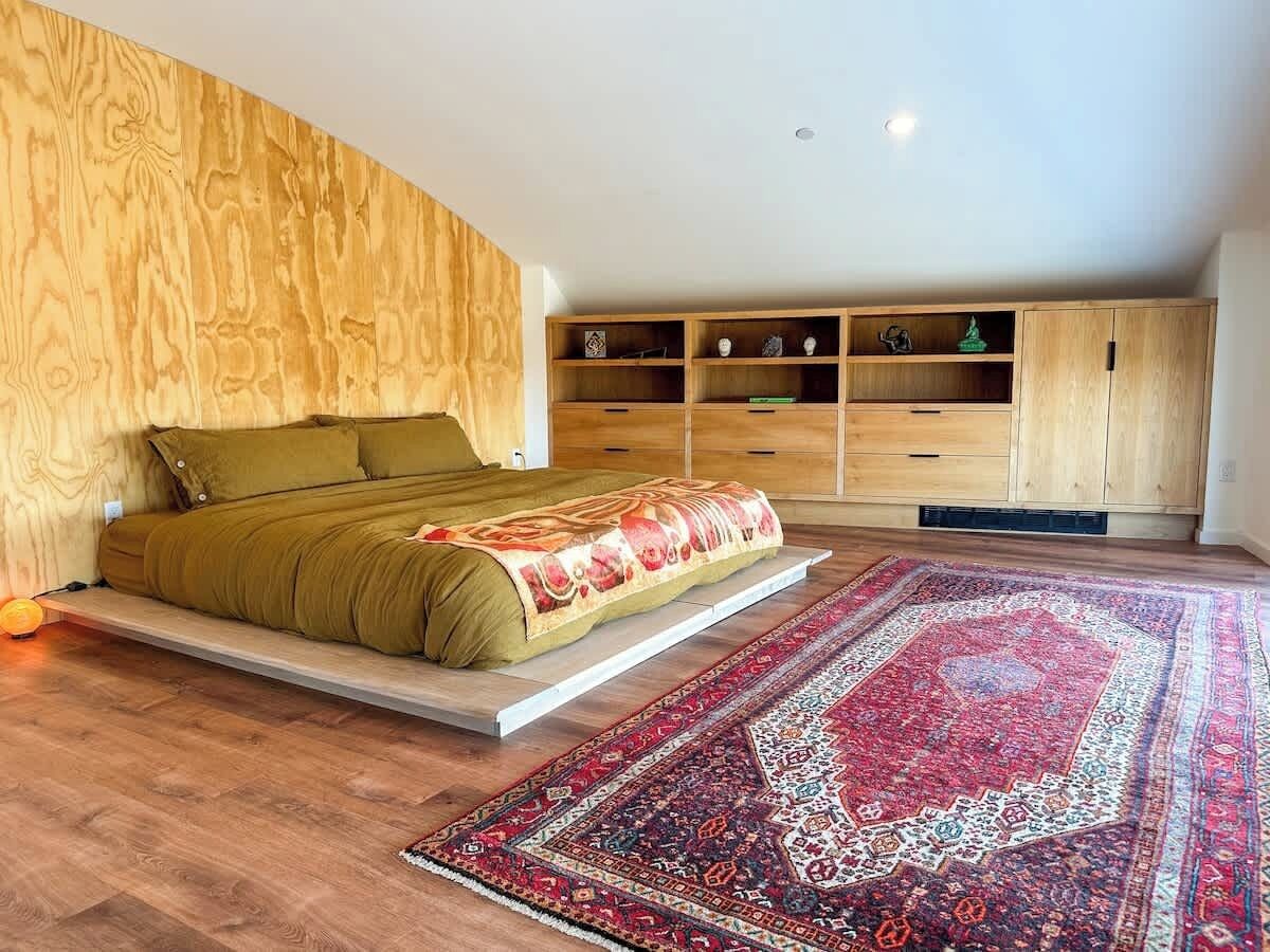 Tabla de planchar con plancha, wifi y ropa de cama 