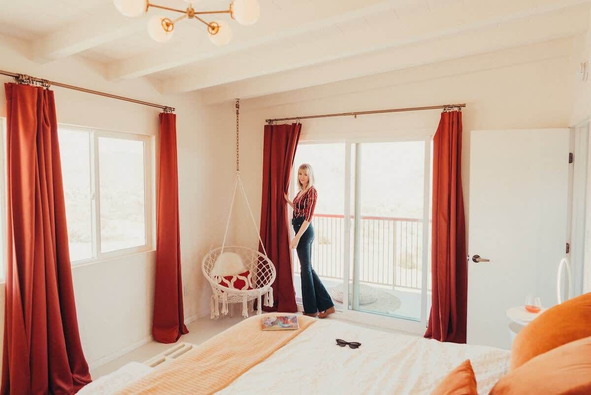 Iron/ironing board, travel cot, WiFi, bed sheets