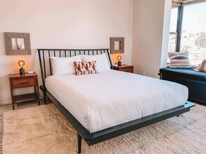 3 habitaciones, tabla de planchar con plancha, cuna de viaje y wifi 