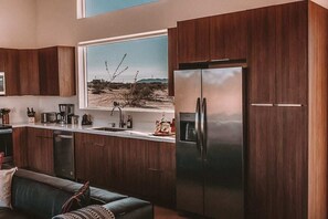 Fridge, microwave, oven, stovetop - Healing Retreat, Saltwater Pool & Spa · The Refuge (Joshua Tree)