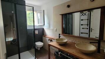 Shower, jetted tub, soap, toilet paper