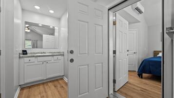 1 quarto, ferros/tábuas de passar roupa, Wi-Fi, roupa de cama