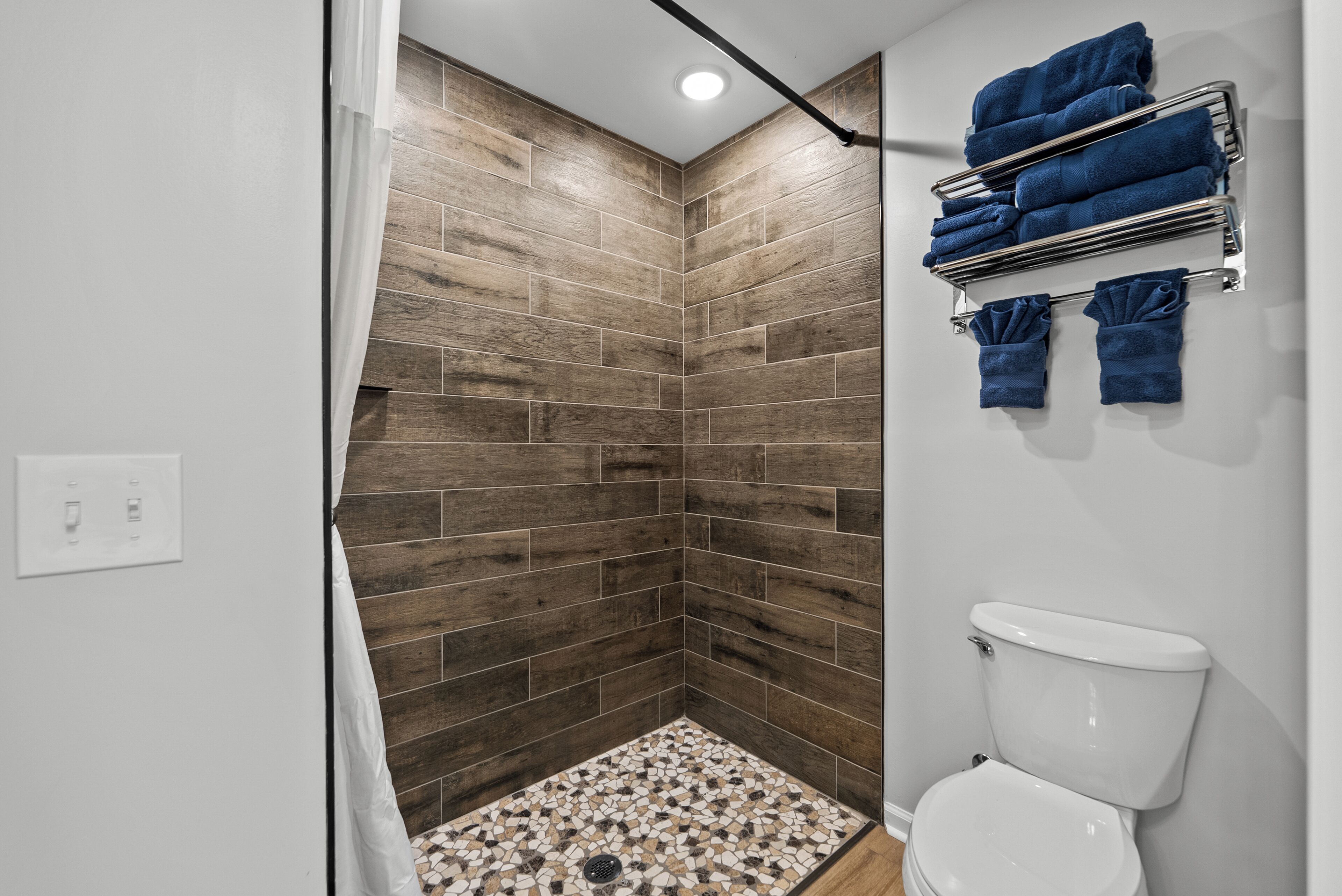 淋浴设施、吹风机、毛巾、肥皂