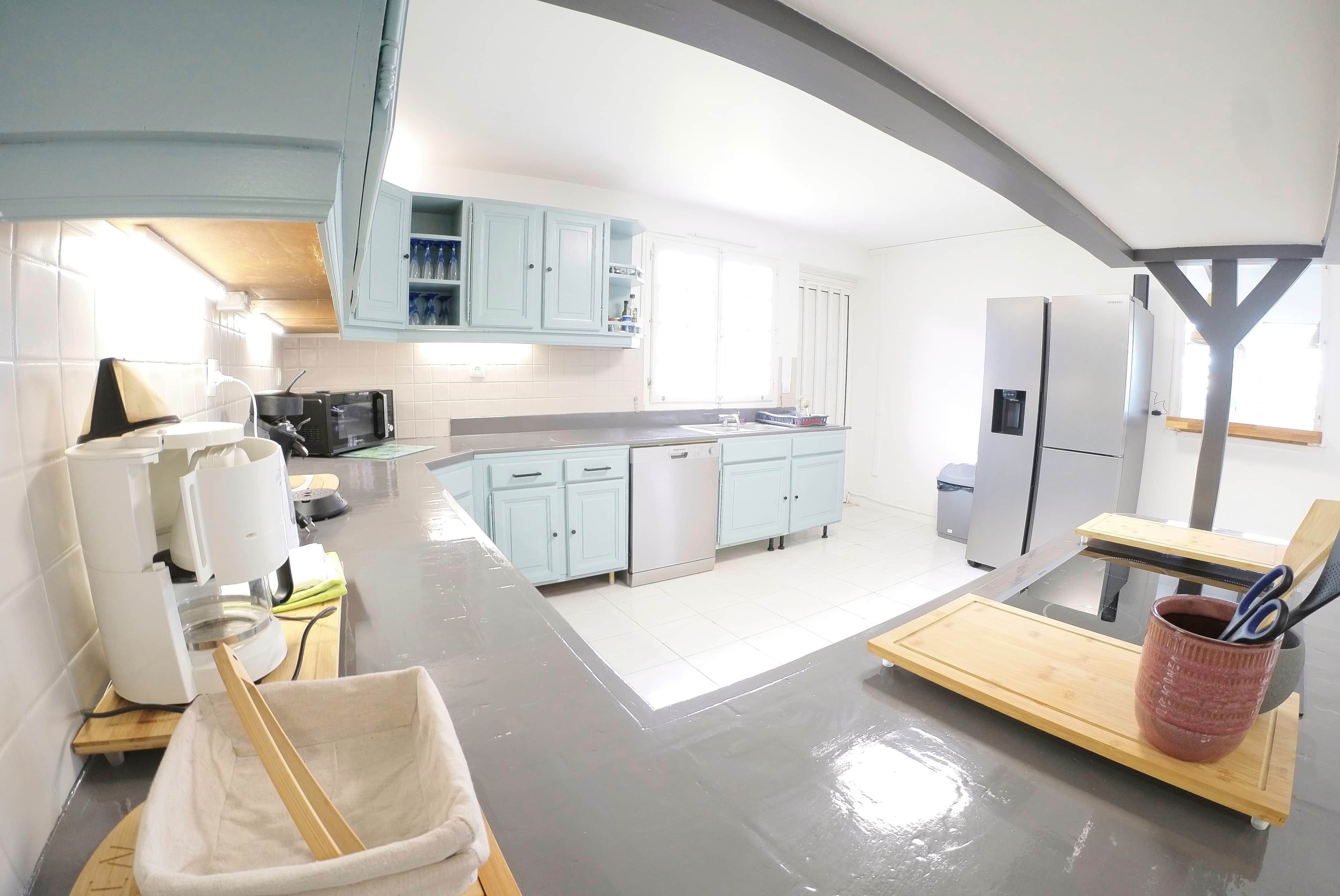 Geladeira, micro-ondas, fogão, cooktop