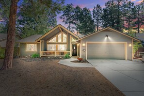 Exterior - Fantastic Flagstaff 3 Bedroom w/ Private Backyard! (Flagstaff)