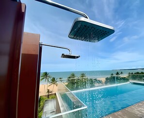 Outdoor pool - Infinity At The Sea (João Pessoa)