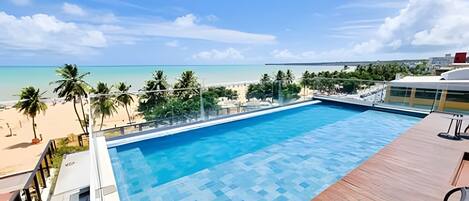 ベーシック トリプルルーム | プール | 屋外プール