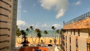 A view of a beach with palm trees and a clear sky. - Infinity At The Sea (João Pessoa)