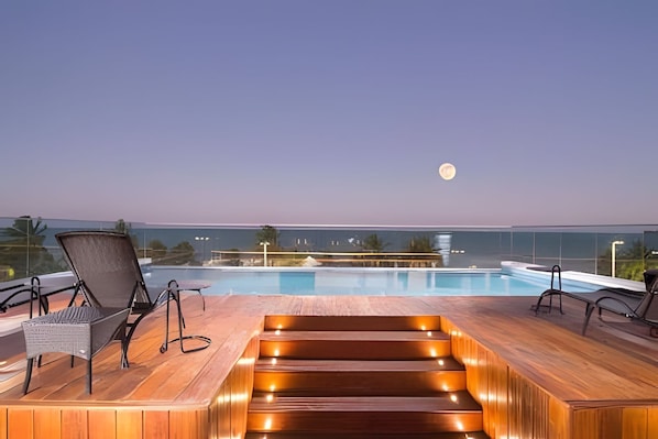 Basic Triple Room | Pool - Infinity At The Sea (João Pessoa)