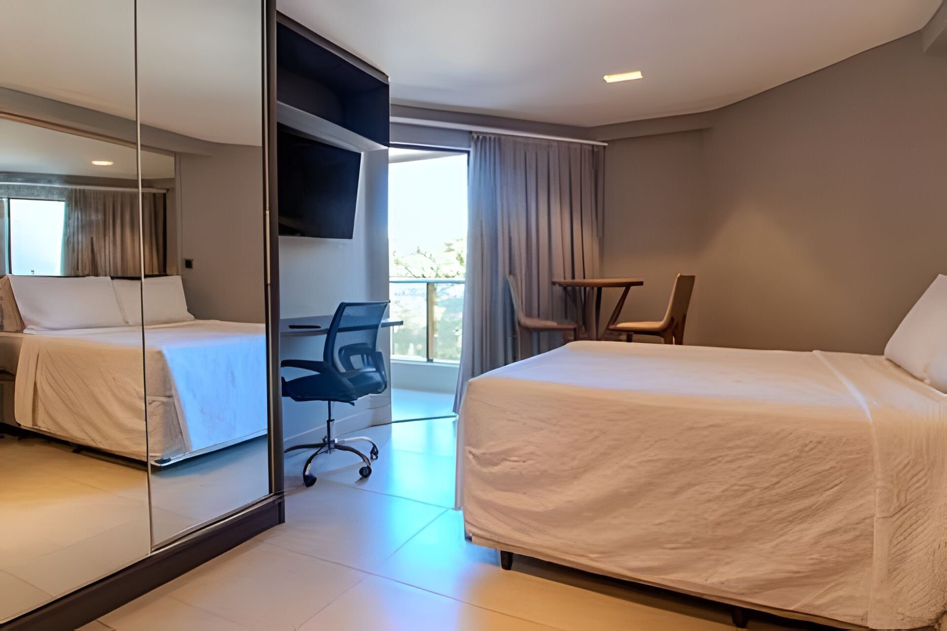 Quarto triplo | Ferros/tábuas de passar roupa, Wi-Fi de cortesia