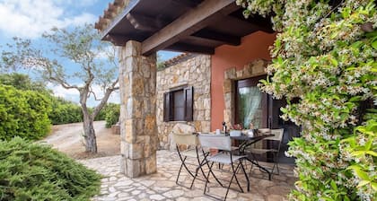 Private cottage at ground floor, in an exclusive and secluded location, 35 square meters, ideal for 2 guests.It comprises a cozy living room with a fully equipped kitchenette, a double bedroom and a bathroom with shower.A splendid terrace with a view is