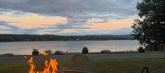 Lakeside Escape Peaceful View, swimming , relaxation