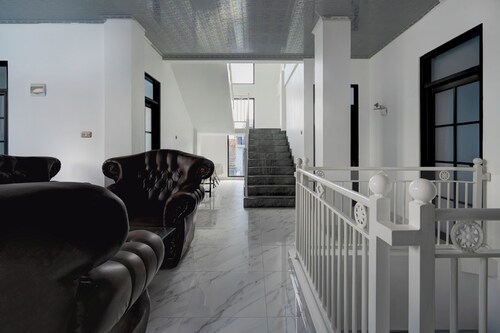 Hotel O 94843 Syariah Hj. Lilis Sukabumi