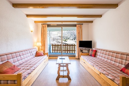 TV. Apartment 'Lauziere Centre 6 Couchages' with Mountain View and Balcony