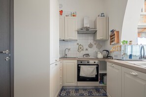 Apartment, Terrasse, Meerblick | Eigene Küche | Kühlschrank, Mikrowelle, Ofen, Herdplatte