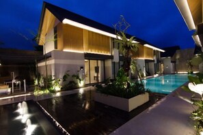 Unclassified image, 3 of 12, button - Umahan Sanur (Bali)