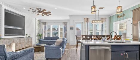 TV connectée, cheminée, jeux vidéo, lecteur de DVD