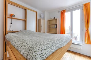 Iron/ironing board, bed sheets - Le Studio d'Ivry - Proche RER (Ivry-sur-Seine)