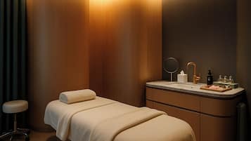 Couples treatment room(s), sauna, hot tub, steam room, massages