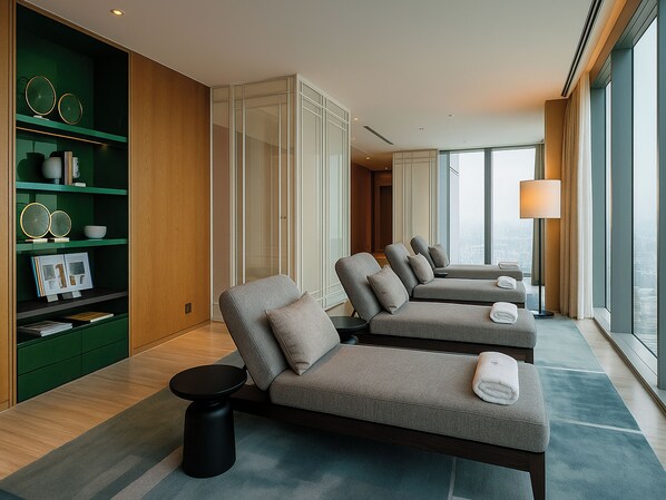 Salas de tratamiento para parejas, un sauna, una bañera de hidromasaje