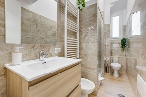 Shower, hair dryer, bidet, towels - Testaccio Patty Flat (Roma)