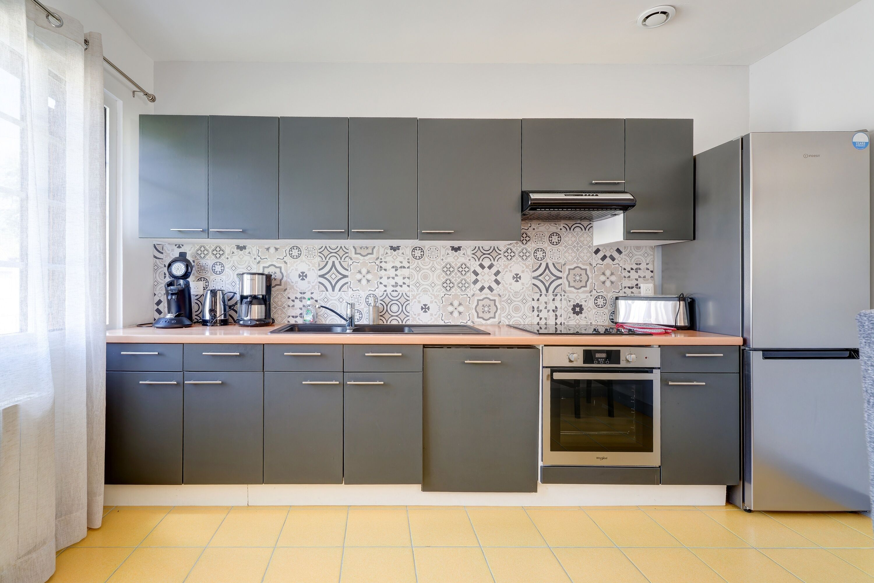 Réfrigérateur, micro-ondes, four, lave-vaisselle