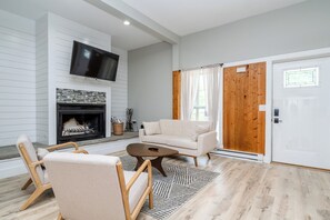 Télévision, cheminée