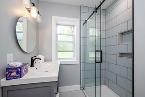 Hair dryer, towels - Union Pier Cottages Close To Beach and Downtown! (Union Pier)