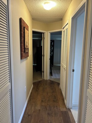 Interior - Perfect 2-bedroom condo in Clearwater Florida great for shopping & restaurants (Clearwater)