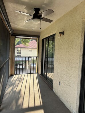 Terrace/patio - Perfect 2-bedroom condo in Clearwater Florida great for shopping & restaurants (Clearwater)