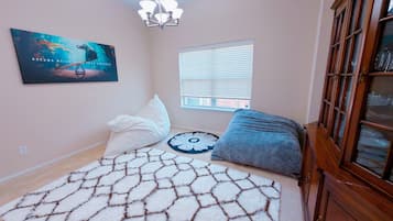 5 habitaciones, tabla de planchar con plancha, wifi y ropa de cama