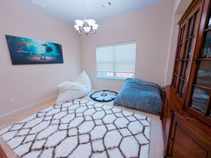 5 habitaciones, tabla de planchar con plancha, wifi y ropa de cama 