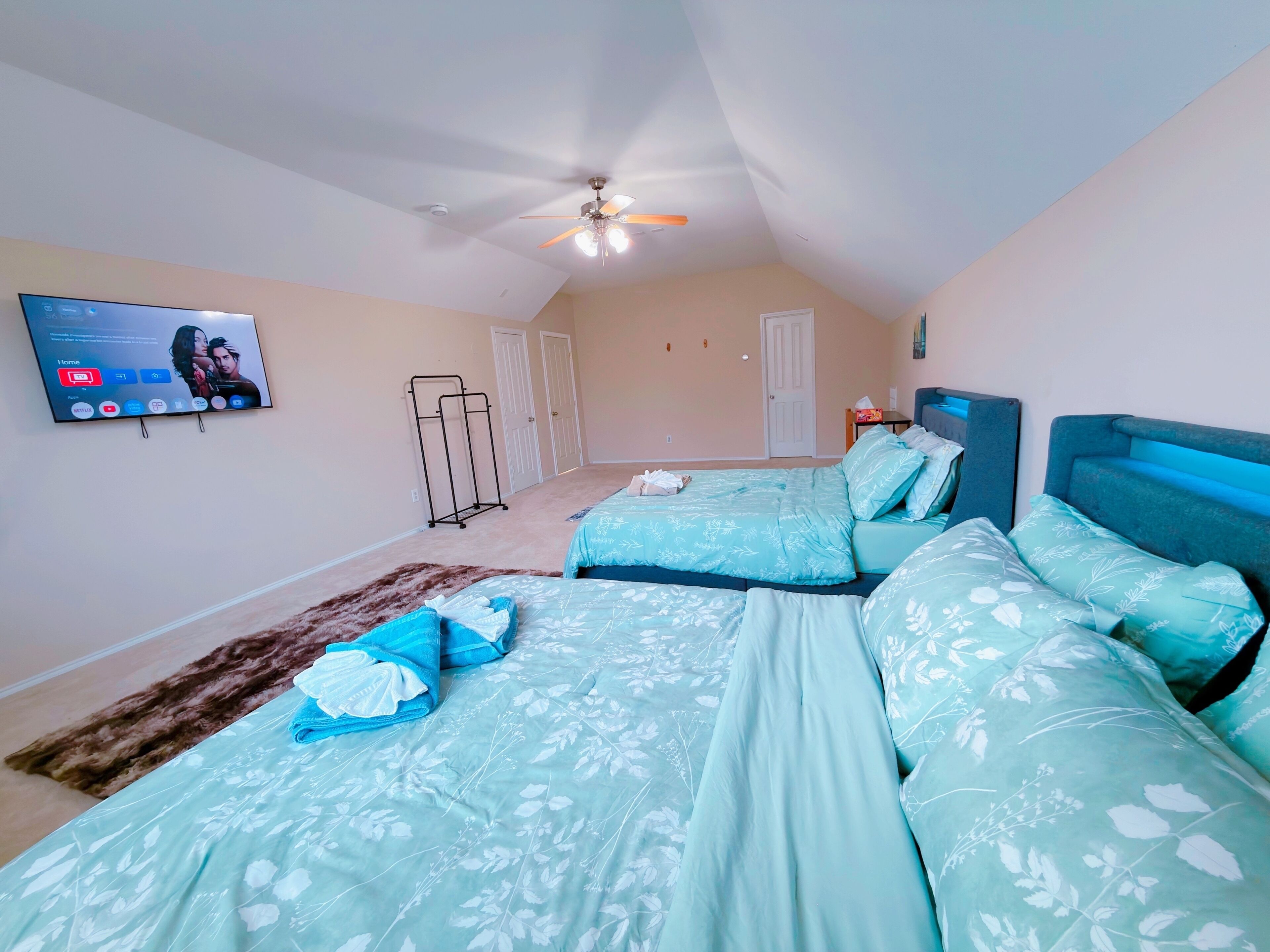 5 habitaciones, tabla de planchar con plancha, wifi y ropa de cama 