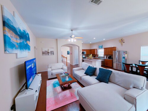 Spacious Family Home - 5BR Sleeps 12 - Near Dallas