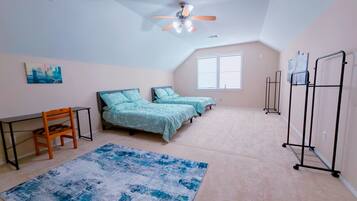 5 habitaciones, tabla de planchar con plancha, wifi y ropa de cama