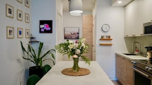 Four Ă micro-ondes, un four, surface de cuisson, lave-vaisselle