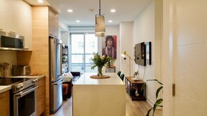 Four Ă micro-ondes, un four, surface de cuisson, lave-vaisselle