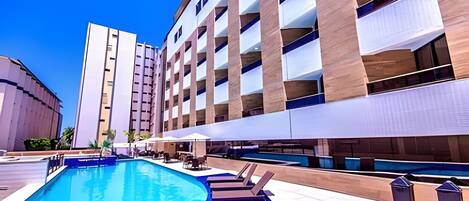 Basic Apartment | Pool