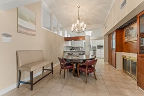Dining - Large 4BR House with Game Room Close to Everything (Baton Rouge)