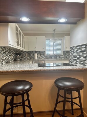 Microwave, oven, stovetop, dishwasher - Large 4BR House with Game Room Close to Everything (Baton Rouge)