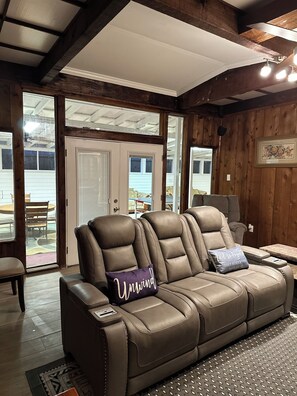 TV, fireplace - Large 4BR House with Game Room Close to Everything (Baton Rouge)