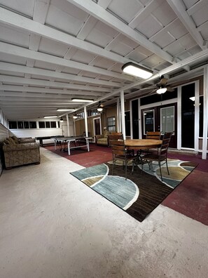 Dining - Large 4BR House with Game Room Close to Everything (Baton Rouge)