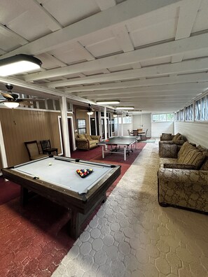 Game room - Large 4BR House with Game Room Close to Everything (Baton Rouge)