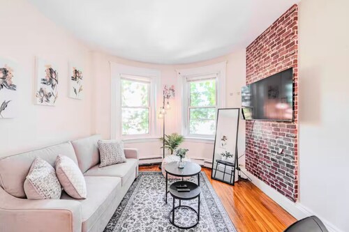 King Bed 3 min > Washington Sq  1 min >T